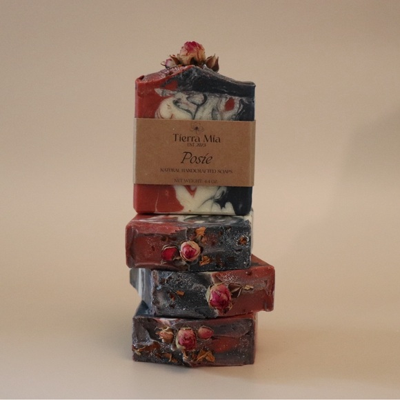 "Posie" Rose Clay & Activated Charcoal Artisan Soap Bar - Picture 1 of 9
